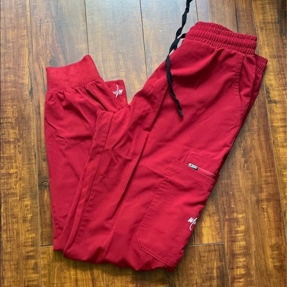 Xxx small one pocket scrubs and x small joggers - Picture 3 of 4